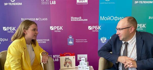 Представитель «СиСофт Девелопмент» Александр Коростылев дает интервью газете «РБК»